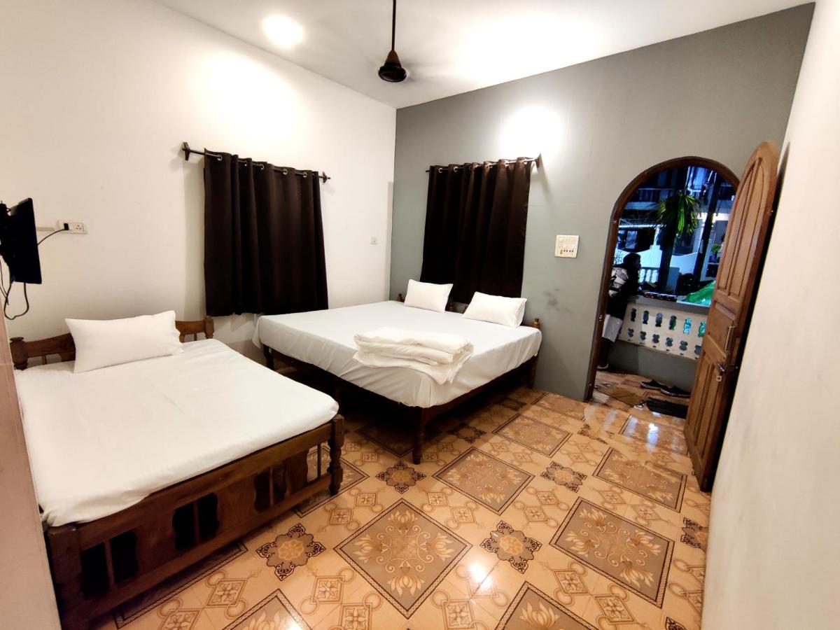 Calangute Turista Hotel Buitenkant foto