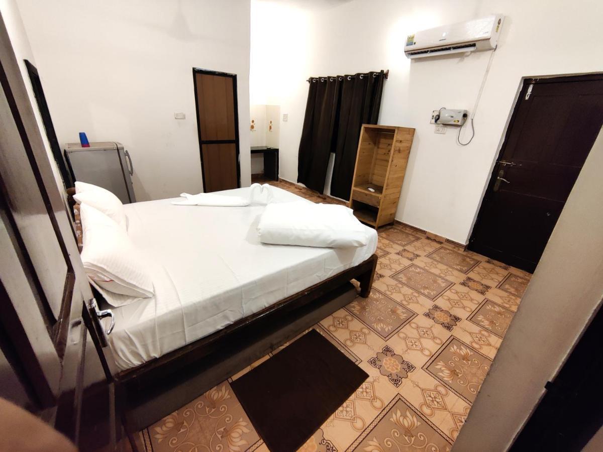 Calangute Turista Hotel Buitenkant foto