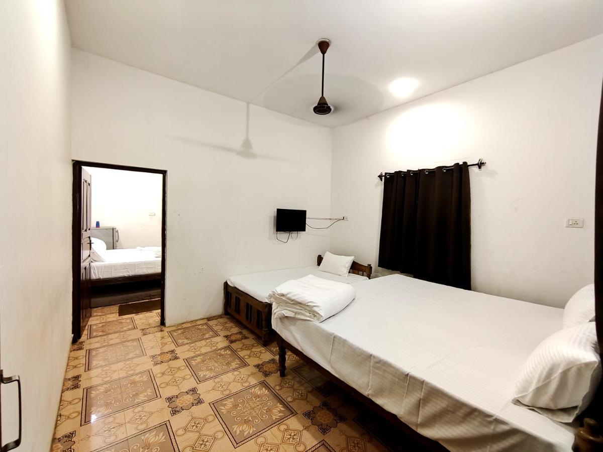 Calangute Turista Hotel Buitenkant foto