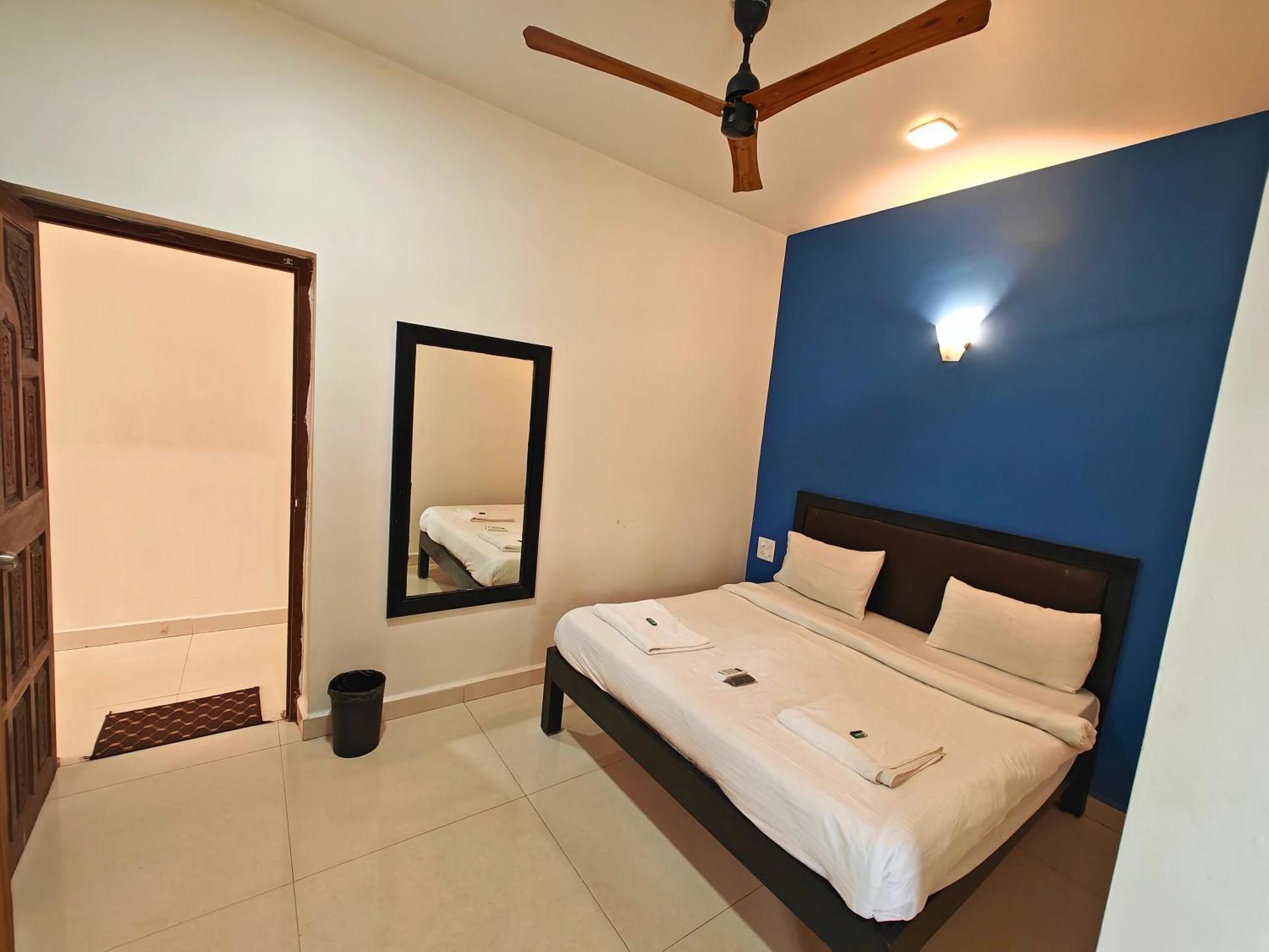 Calangute Turista Hotel Buitenkant foto